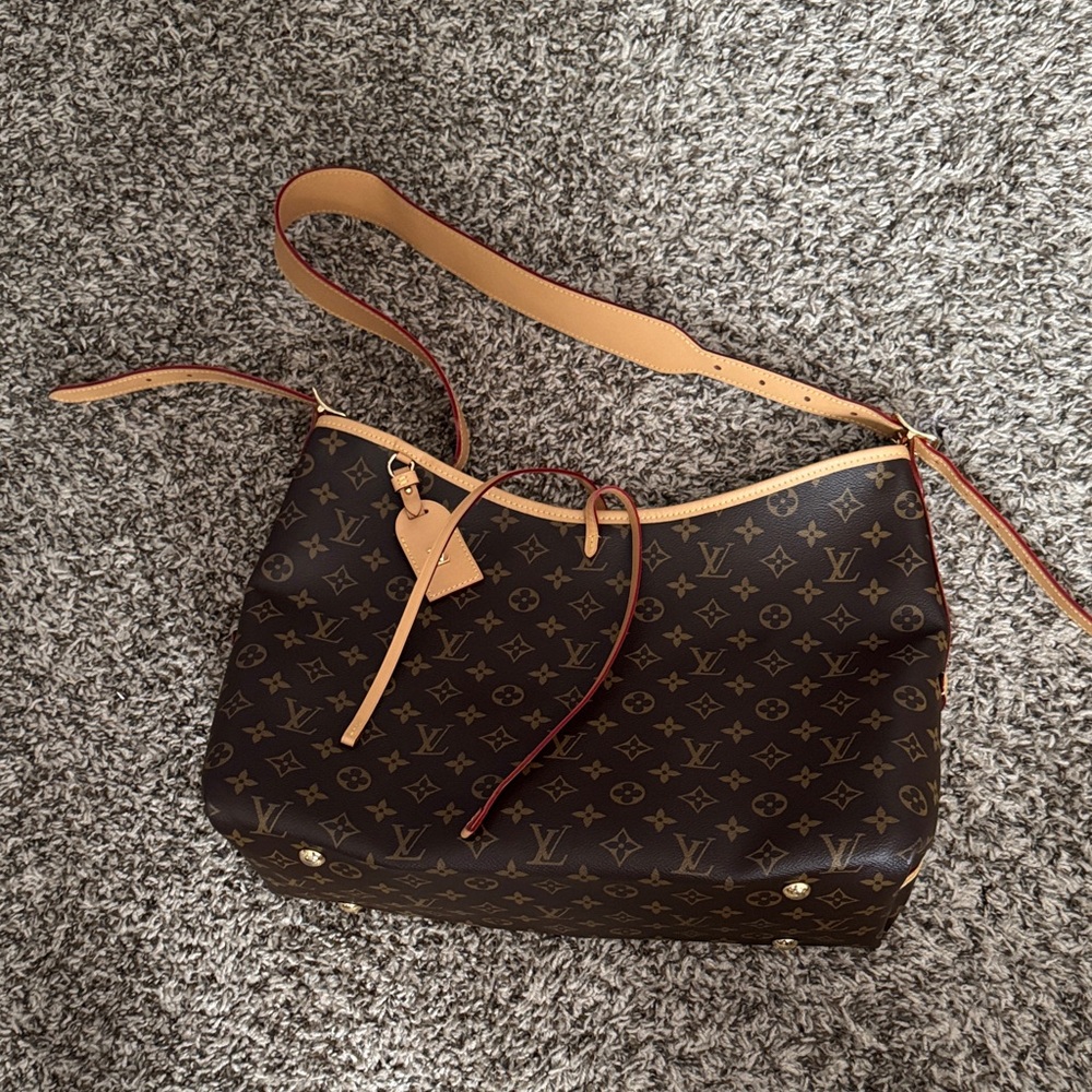 Louis Vuitton Carry all  bag size MM